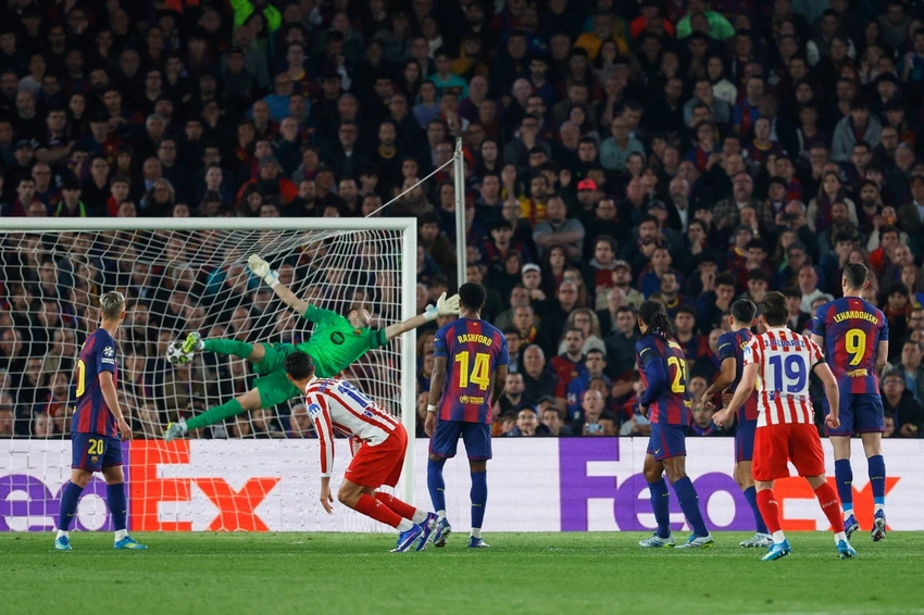 Slot: Liverpool lucky to escape Paris with 2-0 deficit