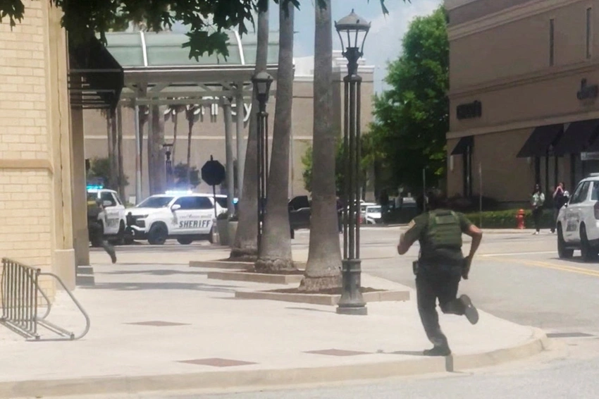 17-year-old charged after deadly Louisiana mall shooting leaves girl dead