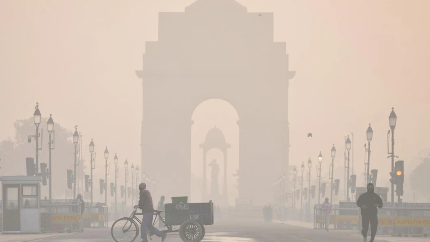Delhi's air slips to Very Poor as smog engulfs capital; AQI crosses 300