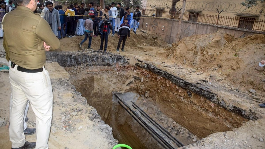 Delhi Biker Dies in Janakpuri Pit; Subcontractor Detained