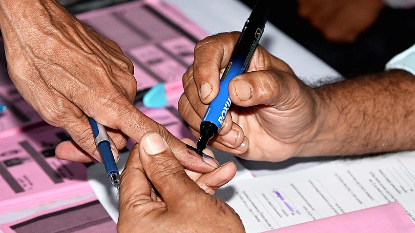 First phase Bihar polls open; high-stakes for big and small players