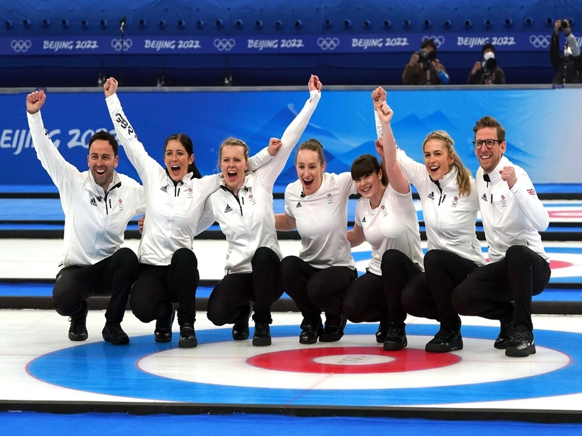 GB stun USA with late curling win, keeping semis dreams alive