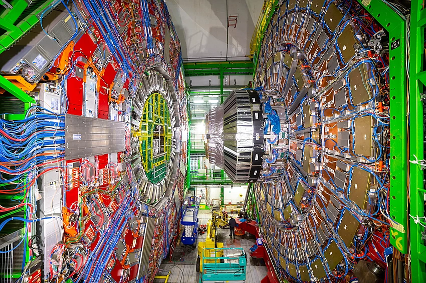 LHC hits record 125 fb⁻¹ at 13.6 TeV as ATLAS and CMS announce milestone.