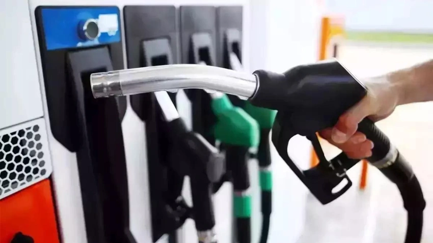 RBI Hints Petrol Price Rise as War Deepens; Modi Urges Fuel Savings