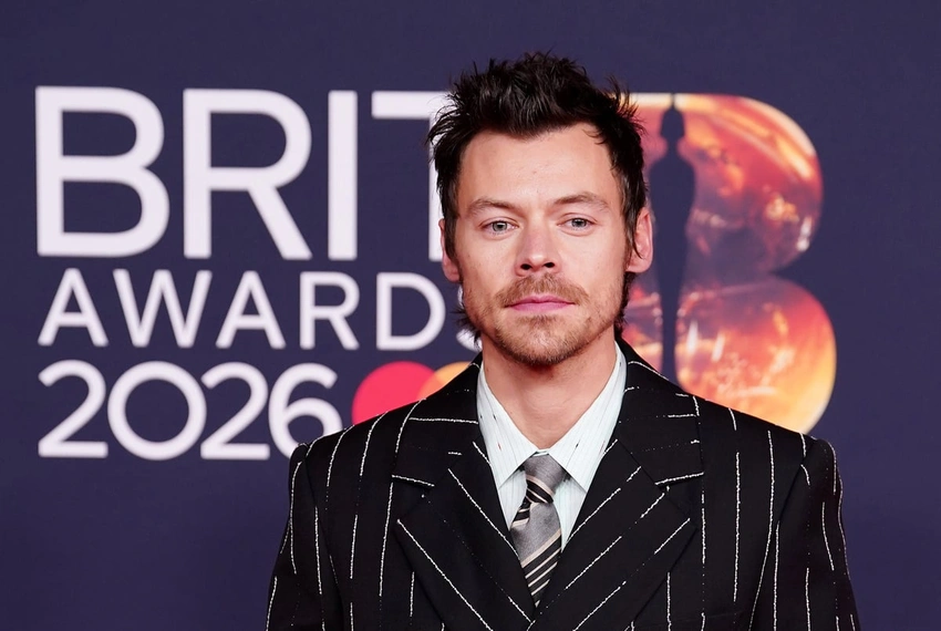Harry Styles Honors David Hockney at Wembley Residency Kick-off!