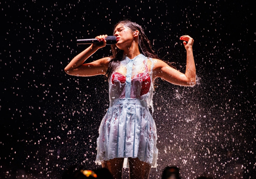 Olivia Rodrigo's Melting Dress: Fashion Magic or Functional Mayhem?