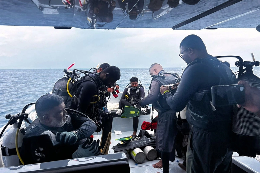 Italian divers' bodies recovered from Maldives cave network