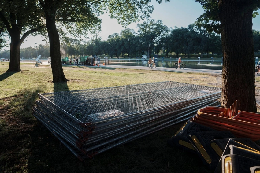 Reflecting Pool Fencing Sparks DC Controversy Amid Vandalism Claims