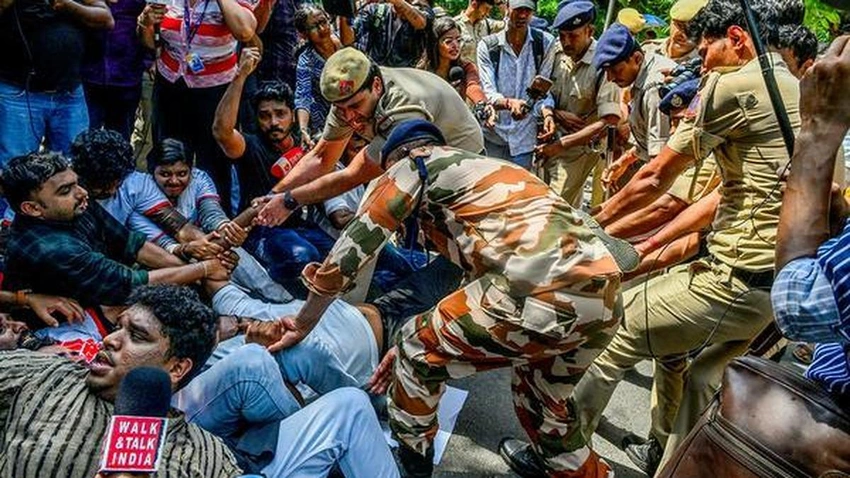 Delhi Protests Intensify: FIRs, Detentions, & Police Misconduct Allegations Rock Jantar Mantar
