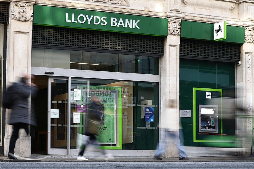 UK Banks Hit by Glitch: Customers See Other Users’ Transactions