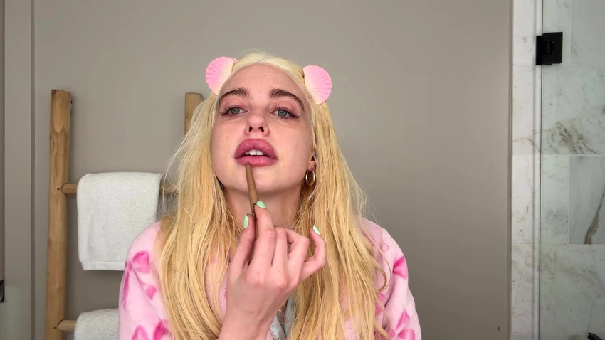 Stop Washing Your Brushes: Why Finger-Painting is the Ultimate Beauty Vibe