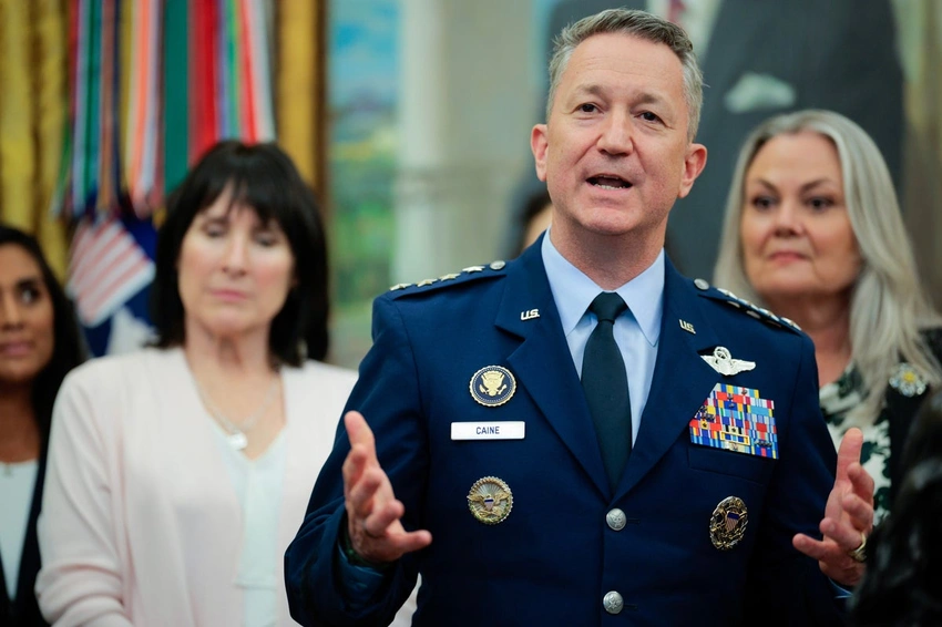Trump's Iran Standoff: A 'Groundhog Day' of Threats & Retreats 😮