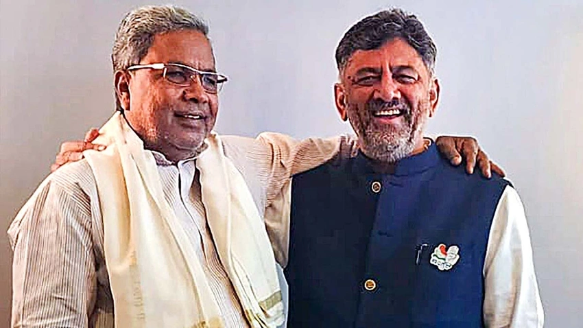 Siddaramaiah Loses Cool as DK Shivakumar Slogans Echo at Bengaluru Rally