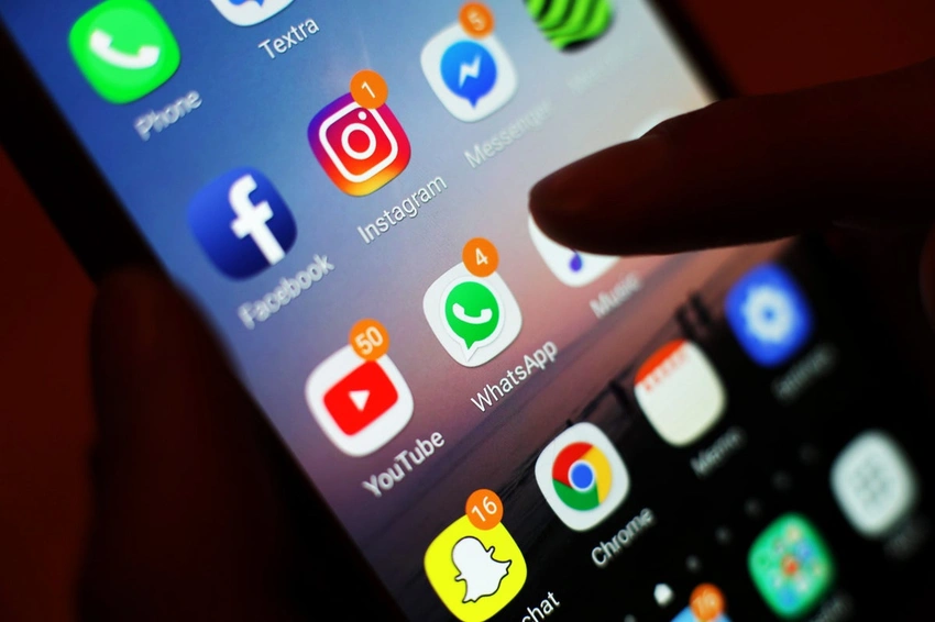 UK Girls Face 'Tsunami' of Harmful Online Content, Study Reveals