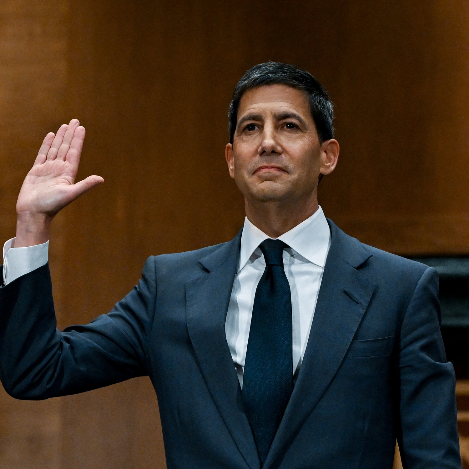 Kevin Warsh Sworn In as New Fed Chair: A New Era for the U.S. Economy