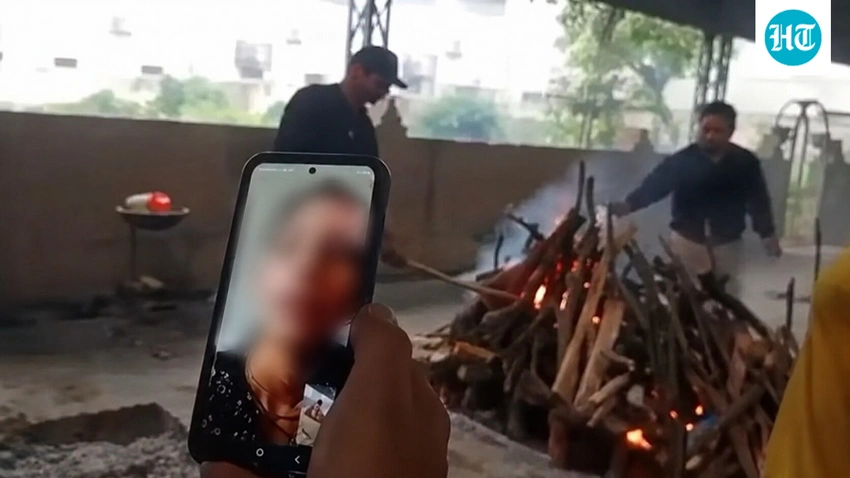 Viral Outcry: Daughters Skip Father's Funeral, Watch Cremation via Video Call