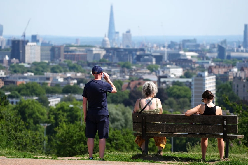 UK Swelters! Heatwave Nears Two-Week Mark, London Feels the Burn 🔥