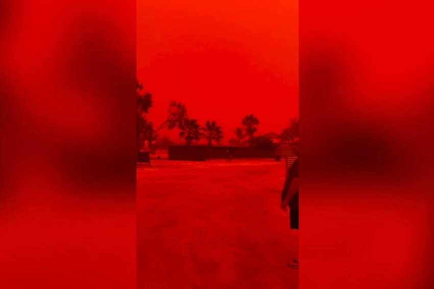 Blood-red sky as Cyclone Narelle makes landfall in Western Australia