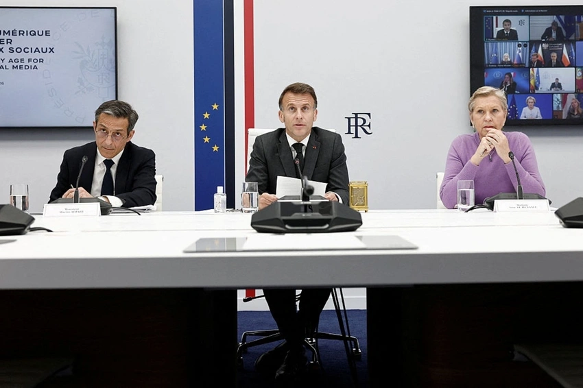 France approves ban on social media for under-15s