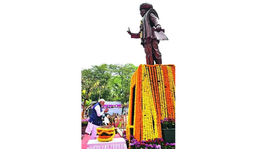 PM Modi, Murmu honor Phule on 200th birth anniversary
