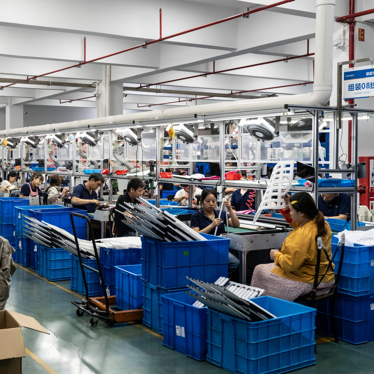 China's Exports Surge! High-Tech Demand Drives July Boom 🚀