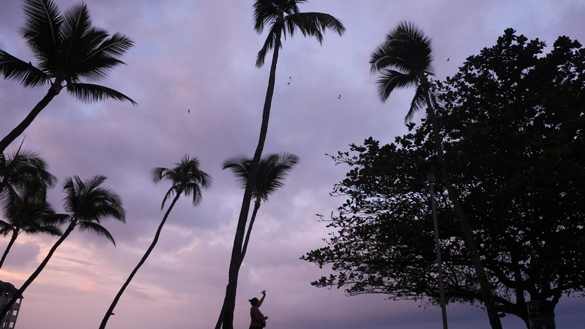 El Niño Fuels Dual Storm Threats: Hurricanes Near Hawaii, Nor'easters on East Coast