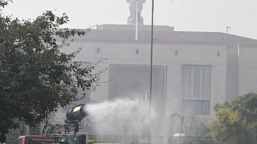 Dense Delhi Fog Delays 180 Flights as Air Quality Hits 'Very Poor'
