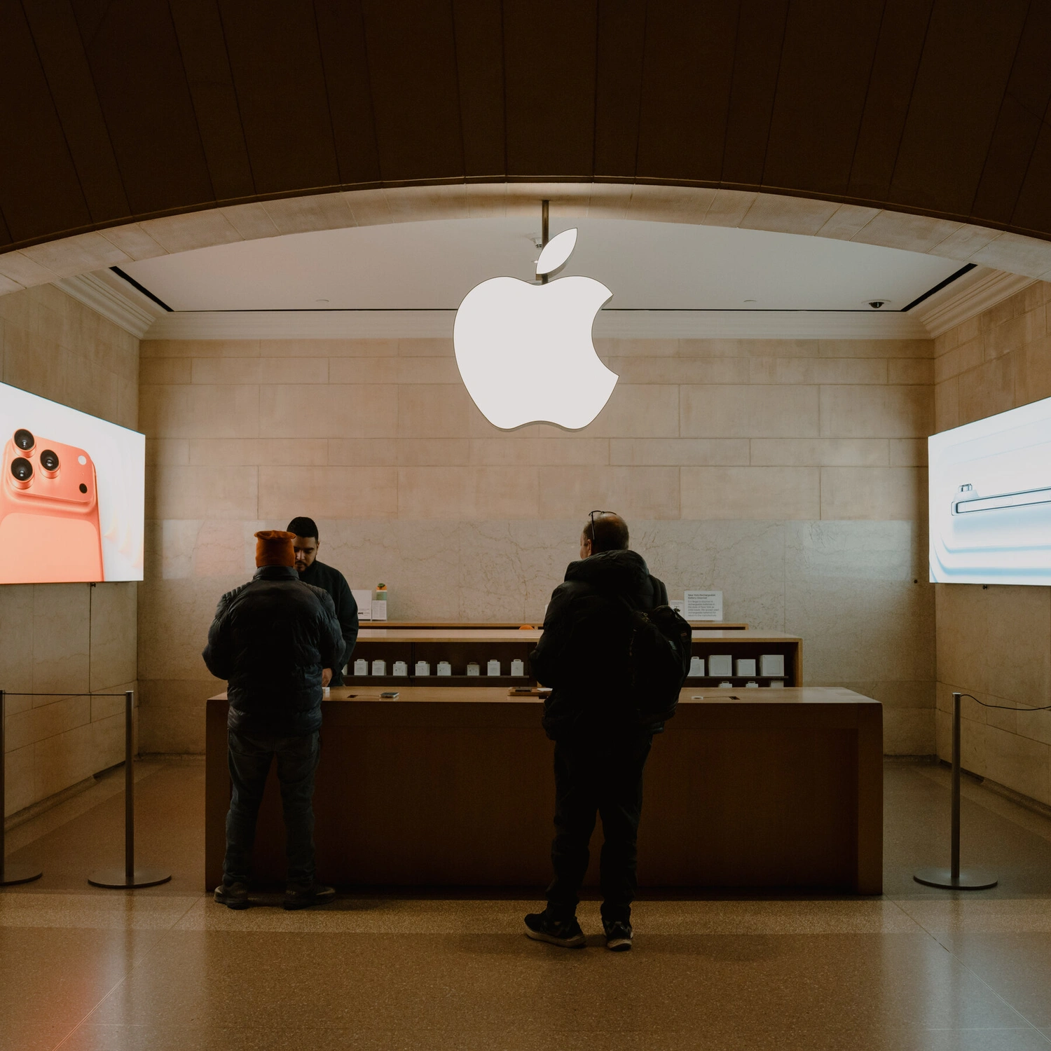 Apple agrees to $250M settlement over AI claims for iPhone buyers
