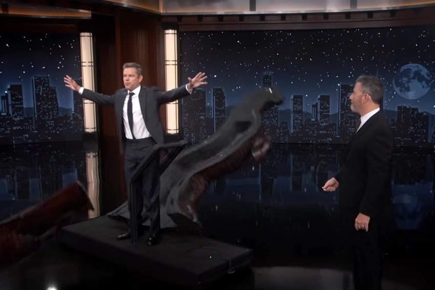 Matt Damon's Epic Trojan Horse Stunt Crashes Kimmel's Show! 🤣 #KimmelDamonFeud
