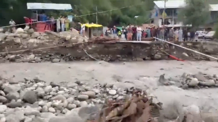 Monsoon Mayhem: Cloudburst Swamps Pahalgam Hotels, Heavy Rains Lash India
