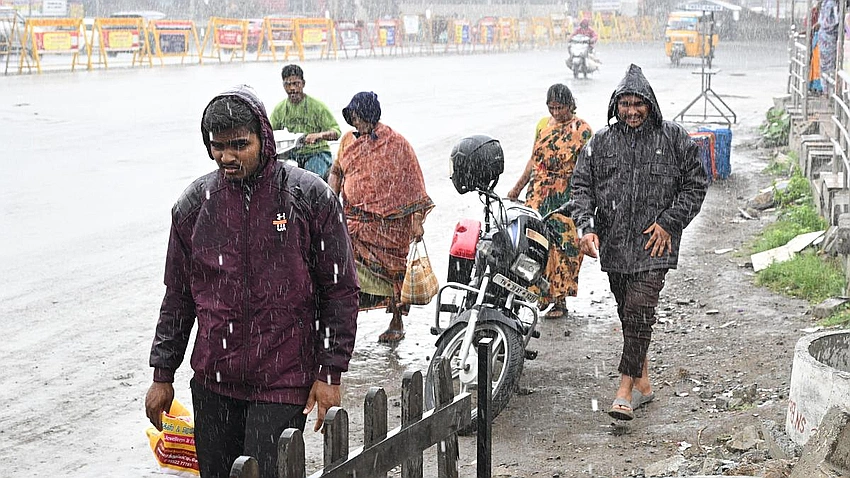 Tamil Nadu Rains Prompt School Holidays Across Districts