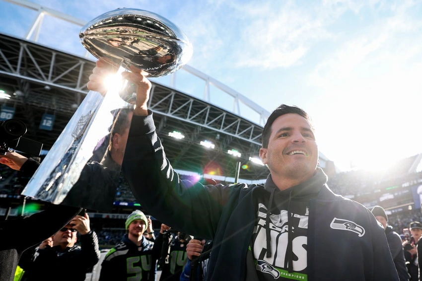 Super Bowl 2026: Experts Predict Shockers & Frontrunners!