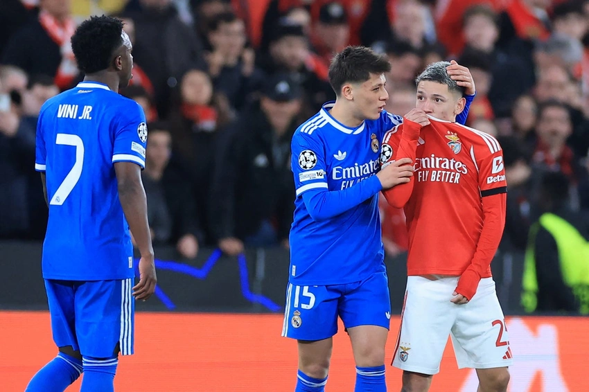 Vinicius Law: Mouth-covering players face red cards at World Cup