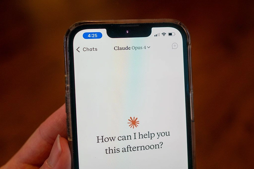 ChatGPT Uninstalls Jump 295% in US After DoD Deal, Claude Booms