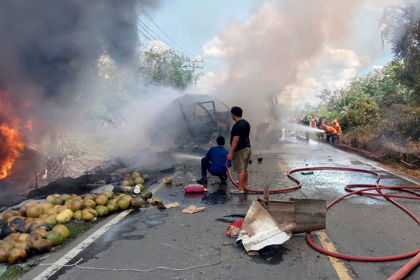 Bus collides with fuel tanker in Sumatra; 16 dead, 4 injured