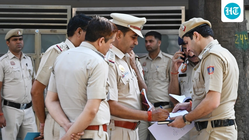 Delhi Shocker: Man Stabs Woman to Death in Hotel, Attempts Suicide 💔