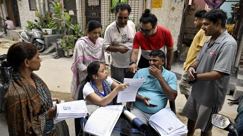 Delhi's Voter Roll Chaos: Low Turnout & Confusion as Oct 29 Deadline Nears!