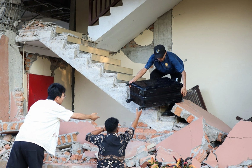 Deadly 7.7 Quake Strikes Indonesia: Buildings Fall, 38 Confirmed Dead