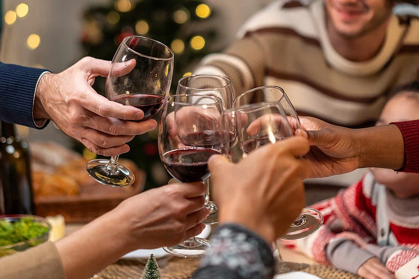 Pregnant Woman Skips Thanksgiving After Family Argument, Sparks Online Debate
