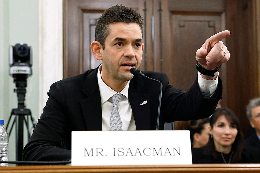 Trump Re-nominates Private Astronaut Isaacman to Lead NASA