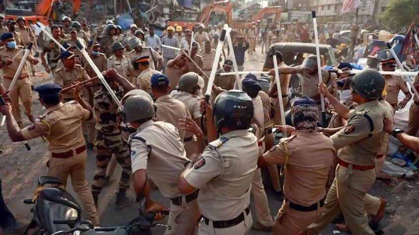 Mumbai Tension: 16 Arrested After Violence Erupts During Bandra Slum Demolition