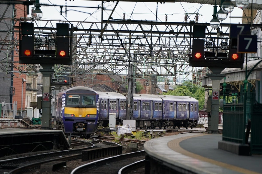 Glasgow Central closed as blaze disrupts rail network