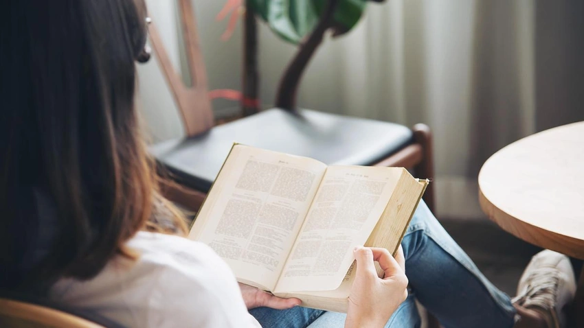 Unlock Your Brain's Potential: The Surprising Health Benefits of Reading!