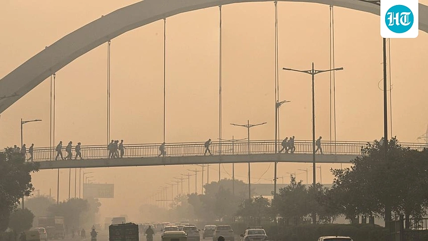 Delhi protest at India Gate turns chaotic over worsening air pollution