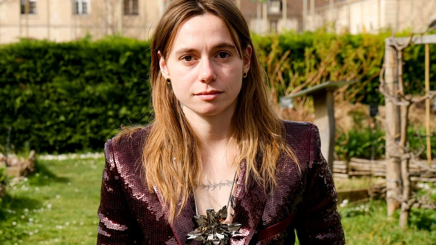 Julien Baker Surprises Nashville with Pop-Up Show & New Era Hints!