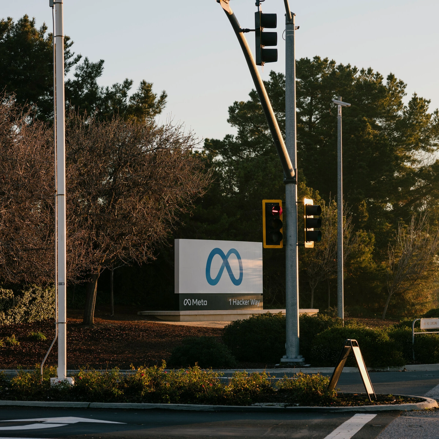 Tech Layoffs vs. AI: Why Meta and Google Leaders Disagree on the Future
