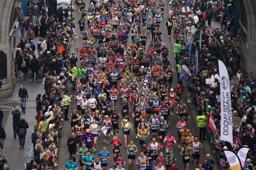 London Marathon hits record 59,000 runners under mild forecast