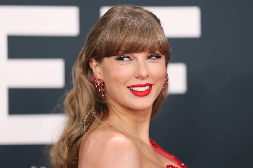 Taylor Swift and Travis Kelce Debut Together at iHeartRadio Awards
