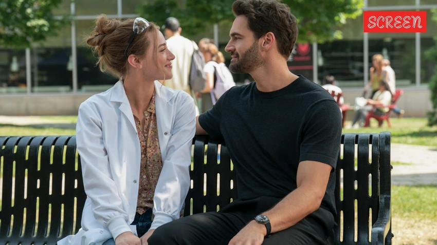 Lili Reinhart Sparks Formulaic Rom-Com: The Love Hypothesis Review!