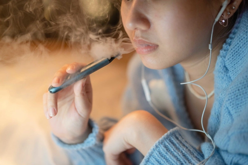 UK Vows Plain Vape Packaging to Protect Kids 🚭 #VapeLaw